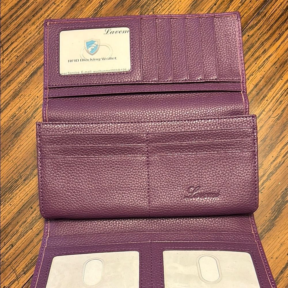 Elegant Purple NWOT Wallet with Minimalist Design - Picture 5 of 8